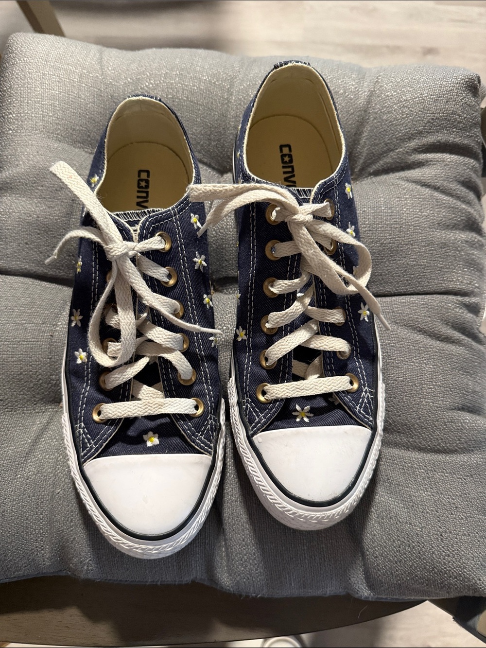 Converse Women’s with embroidered daisies, navy blue size 8.5